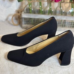 Via Spiga Women's Navy Courts. Hourglass heel in Navy. 7 1/2 N. Italy.